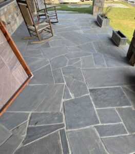 серый плитняк